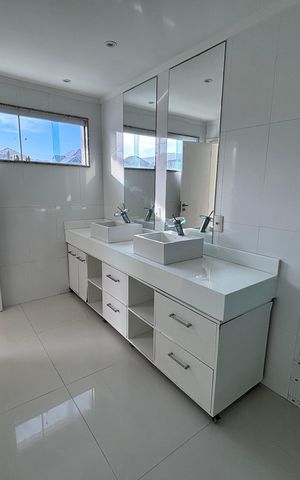 Casa de condomínio à venda com 580m², 6 quartos e 4 vagas Casa de condomínio à venda com 580m², 6 quartos e 4 vagasBanheiro do quarto 5