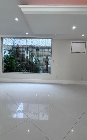 Casa de condomínio à venda com 580m², 6 quartos e 4 vagas Casa de condomínio à venda com 580m², 6 quartos e 4 vagasSala íntima