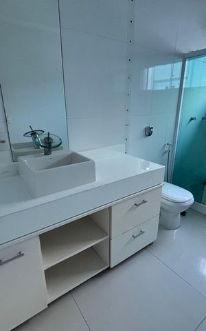 Casa de condomínio à venda com 580m², 6 quartos e 4 vagas Casa de condomínio à venda com 580m², 6 quartos e 4 vagasBanheiro do quarto 6