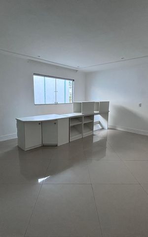 Casa de condomínio à venda com 580m², 6 quartos e 4 vagas Casa de condomínio à venda com 580m², 6 quartos e 4 vagasQuarto 6