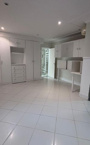 Casa de condomínio à venda com 580m², 6 quartos e 4 vagas Casa de condomínio à venda com 580m², 6 quartos e 4 vagasQuarto 4