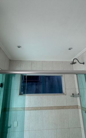 Casa de condomínio à venda com 580m², 6 quartos e 4 vagas Casa de condomínio à venda com 580m², 6 quartos e 4 vagasBanheiro do Quarto 2