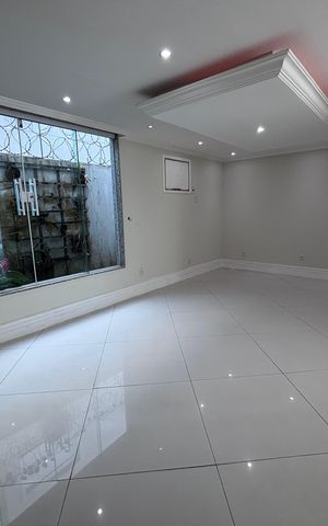 Casa de condomínio à venda com 580m², 6 quartos e 4 vagas Casa de condomínio à venda com 580m², 6 quartos e 4 vagasSala íntima