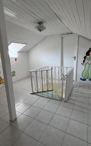 Casa de condomínio à venda com 580m², 6 quartos e 4 vagas Casa de condomínio à venda com 580m², 6 quartos e 4 vagasSótão 2