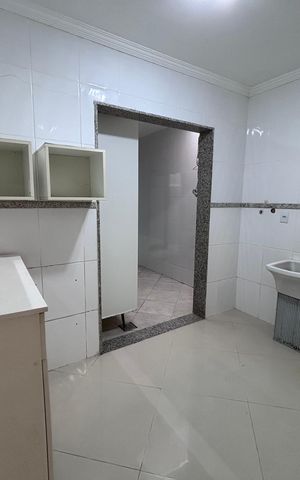 Casa de condomínio à venda com 580m², 6 quartos e 4 vagas Casa de condomínio à venda com 580m², 6 quartos e 4 vagasÁrea de Serviço