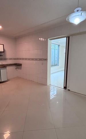 Casa de condomínio à venda com 580m², 6 quartos e 4 vagas Casa de condomínio à venda com 580m², 6 quartos e 4 vagasCozinha