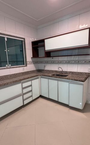 Casa de condomínio à venda com 580m², 6 quartos e 4 vagas Casa de condomínio à venda com 580m², 6 quartos e 4 vagasCozinha