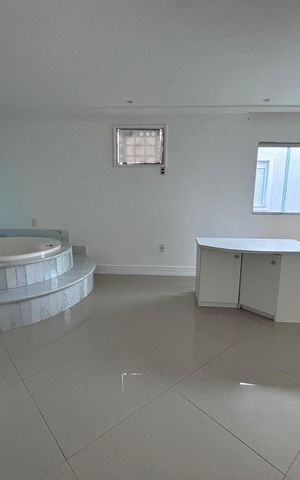 Casa de condomínio à venda com 580m², 6 quartos e 4 vagas Casa de condomínio à venda com 580m², 6 quartos e 4 vagasQuarto 6