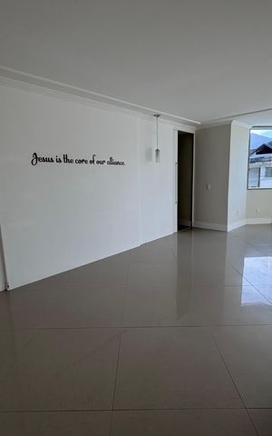 Casa de condomínio à venda com 580m², 6 quartos e 4 vagas Casa de condomínio à venda com 580m², 6 quartos e 4 vagasQuarto 5
