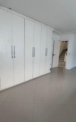 Casa de condomínio à venda com 580m², 6 quartos e 4 vagas Casa de condomínio à venda com 580m², 6 quartos e 4 vagasQuarto 6