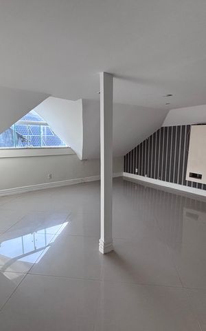 Casa de condomínio à venda com 580m², 6 quartos e 4 vagas Casa de condomínio à venda com 580m², 6 quartos e 4 vagasSótão