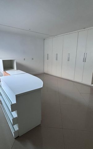 Casa de condomínio à venda com 580m², 6 quartos e 4 vagas Casa de condomínio à venda com 580m², 6 quartos e 4 vagasQuarto 6