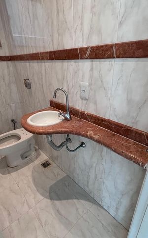 Casa de condomínio à venda com 580m², 6 quartos e 4 vagas Casa de condomínio à venda com 580m², 6 quartos e 4 vagasLavabo
