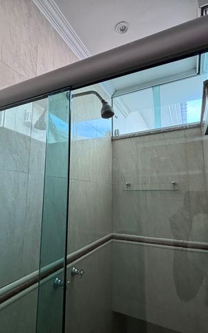 Casa de condomínio à venda com 580m², 6 quartos e 4 vagas Casa de condomínio à venda com 580m², 6 quartos e 4 vagasBanheiro do quarto 4