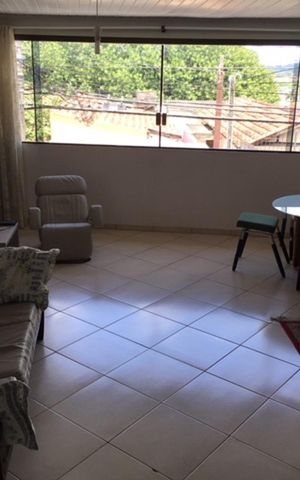 Casa à venda com 200m², 5 quartos e 2 vagas Casa à venda com 200m², 5 quartos e 2 vagasSala