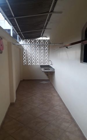 Casa à venda com 200m², 5 quartos e 2 vagas Casa à venda com 200m², 5 quartos e 2 vagasÁrea de serviço