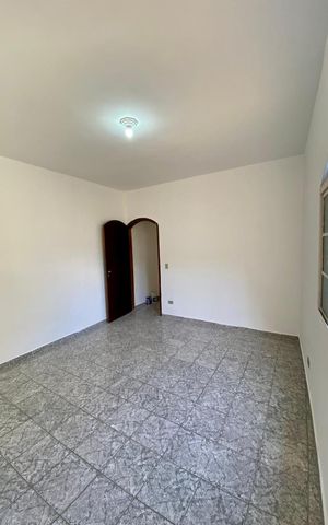 Casa à venda com 200m², 5 quartos e 2 vagas Casa à venda com 200m², 5 quartos e 2 vagasQuarto