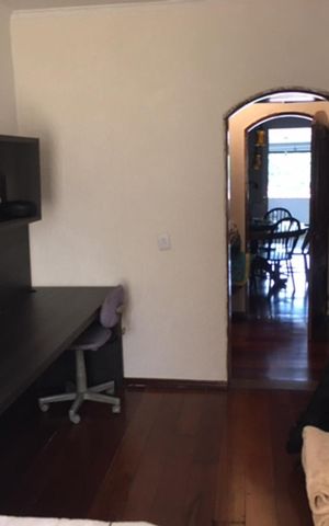 Casa à venda com 200m², 5 quartos e 2 vagas Casa à venda com 200m², 5 quartos e 2 vagasQuarto