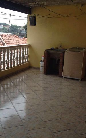 Casa à venda com 200m², 5 quartos e 2 vagas Casa à venda com 200m², 5 quartos e 2 vagasÁrea externa