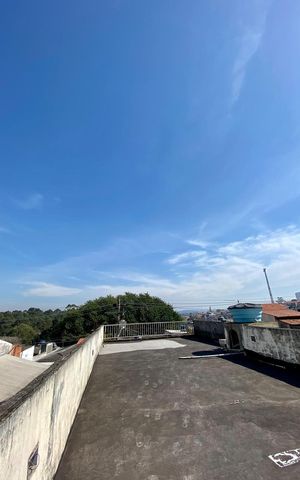 Casa à venda com 200m², 5 quartos e 2 vagas Casa à venda com 200m², 5 quartos e 2 vagasVista