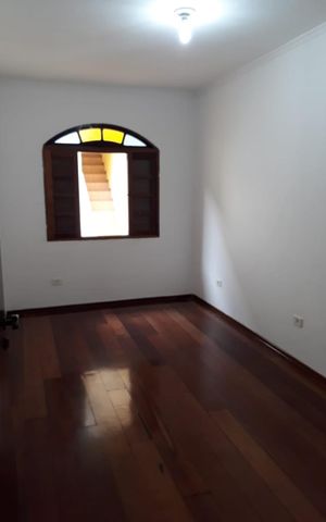Casa à venda com 200m², 5 quartos e 2 vagas Casa à venda com 200m², 5 quartos e 2 vagasQuarto