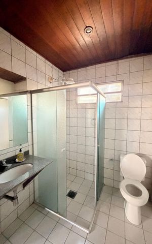 Casa de condomínio para alugar com 660m², 5 quartos e 5 vagasBanheiro da Área externa