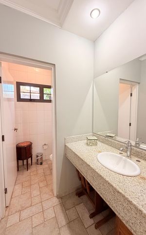 Casa de condomínio para alugar com 660m², 5 quartos e 5 vagasLavabo