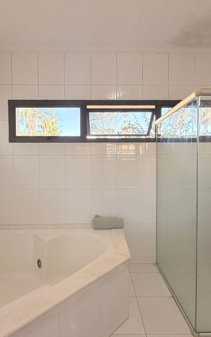 Casa de condomínio para alugar com 660m², 5 quartos e 5 vagasBanheiro da Suíte Master