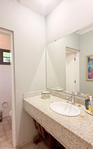 Casa de condomínio para alugar com 660m², 5 quartos e 5 vagasLavabo