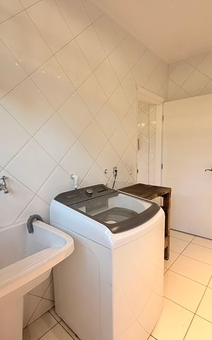 Casa de condomínio para alugar com 660m², 5 quartos e 5 vagasÁrea de Serviço