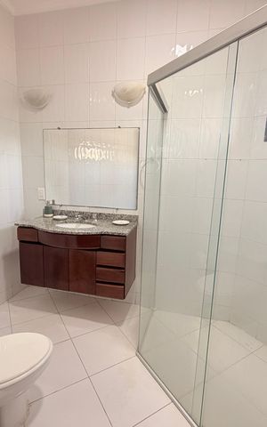Casa de condomínio para alugar com 660m², 5 quartos e 5 vagasBanheiro da Suíte 2
