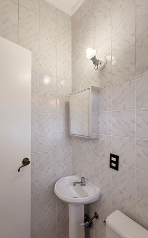 Casa de condomínio para alugar com 660m², 5 quartos e 5 vagasBanheiro de Serviço