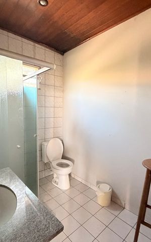 Casa de condomínio para alugar com 660m², 5 quartos e 5 vagasBanheiro da Área externa
