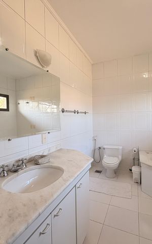 Casa de condomínio para alugar com 660m², 5 quartos e 5 vagasBanheiro da Suíte Master