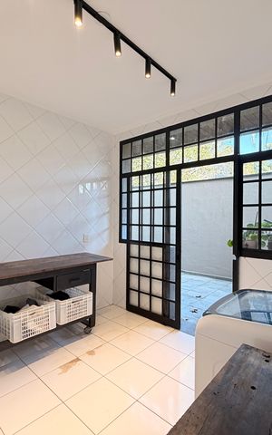 Casa de condomínio para alugar com 660m², 5 quartos e 5 vagasÁrea de Serviço