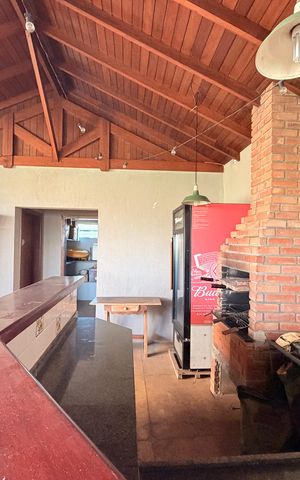 Casa de condomínio para alugar com 660m², 5 quartos e 5 vagasQuintal com piscina e churrasqueira