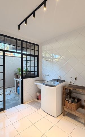 Casa de condomínio para alugar com 660m², 5 quartos e 5 vagasÁrea de Serviço