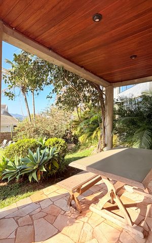 Casa de condomínio para alugar com 660m², 5 quartos e 5 vagasQuintal com piscina e churrasqueira