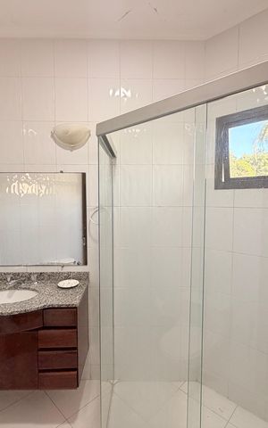 Casa de condomínio para alugar com 660m², 5 quartos e 5 vagasBanheiro da Suíte 2