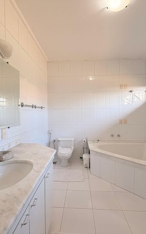 Casa de condomínio para alugar com 660m², 5 quartos e 5 vagasBanheiro da Suíte Master