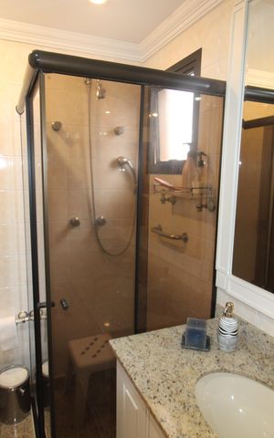 Apartamento à venda com 210m², 3 quartos e 3 vagasQuarto 1 - Banheiro