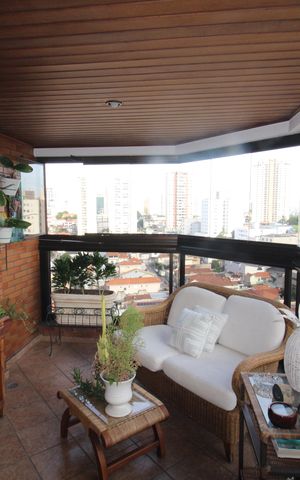 Apartamento à venda com 210m², 3 quartos e 3 vagasSala - Varanda