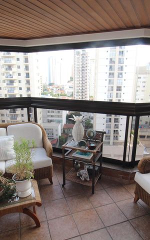 Apartamento à venda com 210m², 3 quartos e 3 vagasSala - Varanda