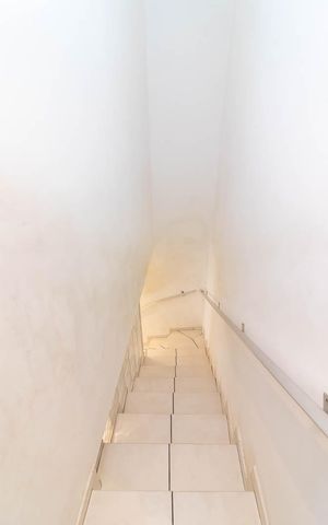 Casa à venda com 85m², 3 quartos e 1 vagaEscada