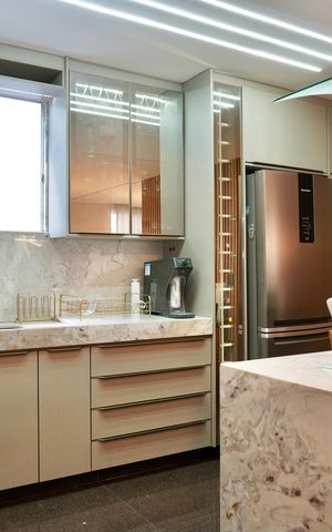 Apartamento à venda com 90m², 3 quartos e 2 vagas Apartamento à venda com 90m², 3 quartos e 2 vagasCozinha