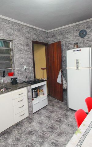 Casa à venda com 125m², 2 quartos e 2 vagas Casa à venda com 125m², 2 quartos e 2 vagasCozinha