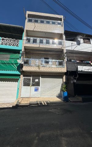 Casa à venda com 182m², 4 quartos e 2 vagas Casa à venda com 182m², 4 quartos e 2 vagasFachada com PLACA
