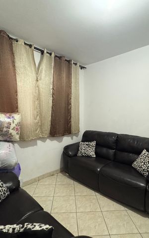 Casa à venda com 182m², 4 quartos e 2 vagas Casa à venda com 182m², 4 quartos e 2 vagasSala - Casa 2