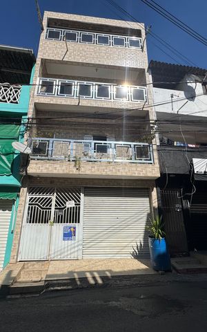 Casa à venda com 182m², 4 quartos e 2 vagas Casa à venda com 182m², 4 quartos e 2 vagasFachada com PLACA