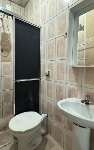 Casa à venda com 182m², 4 quartos e 2 vagas Casa à venda com 182m², 4 quartos e 2 vagasBanheiro 2 - Casa 3